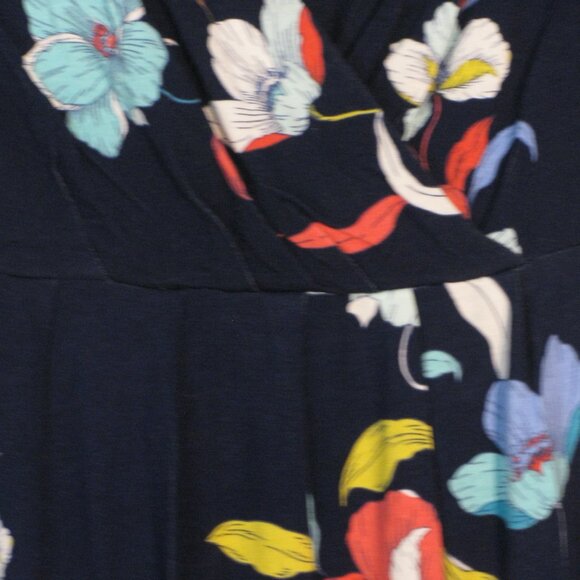 St Johns Bay Summer Dress Medium NWOT $39 Halter Style Dark Blue Floral - Picture 3 of 5